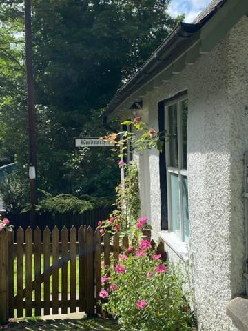Cobbler'S Cottage At Kindrochet, Strathtay พิทลอครี ภายนอก รูปภาพ